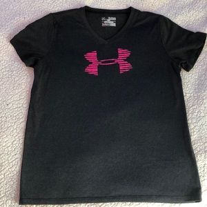 Girls size YXL Under Armour T-shirt.